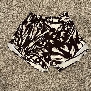 Lululemon Brown and White hottie hot Women's Shorts size 6